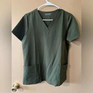 Mandala women’s scrub top. Olive size S